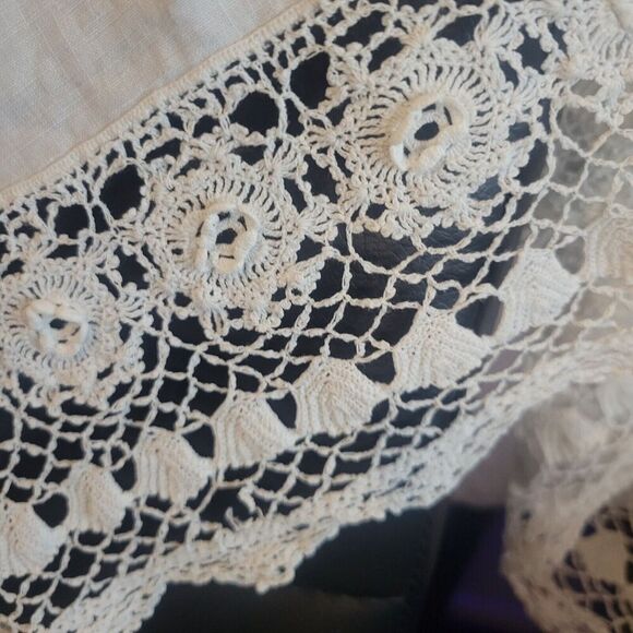 Vintage Filet Lace Off White Small Tablecloth / Table Cover 40" x 40" rose - Picture 4 of 9